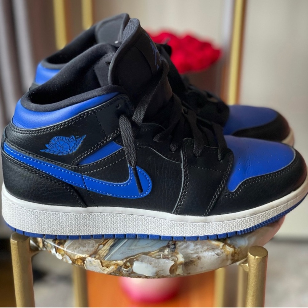 Boys Nike Jordan 1 mid size 5.5 blue and black